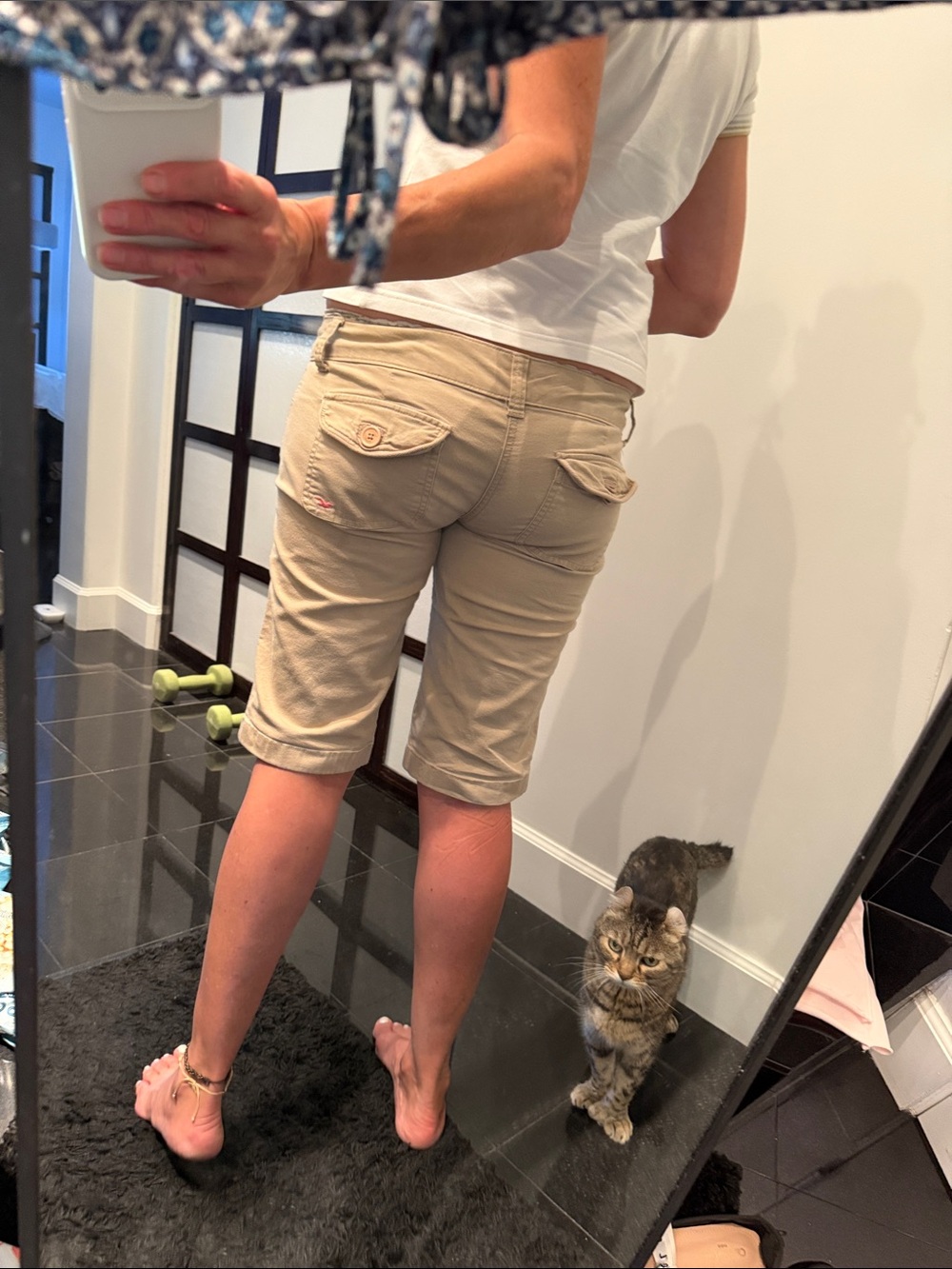 Beige Knee-Length low rise Shorts - Picture 3 of 9